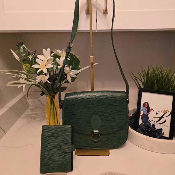 LV22-Louis Vuitton Epi St. Cloud + Agenda - Picture 1 of 3